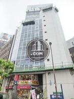 中心をガラス張りで構成