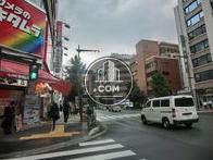 目の前が室町四丁目交差点