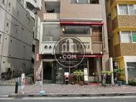 店舗の左手に入口があります
