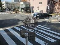 二階玄関から見た道路