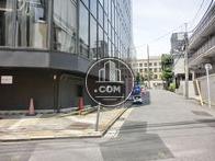 通りに囲まれています