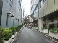 正面玄関前道路