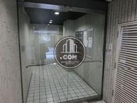 観音開きタイプの扉です