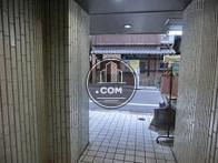 ビル目の前です