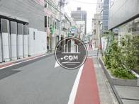 玄関前の通り