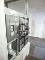 管理室の隣に機械警備盤とメールボックスがあります