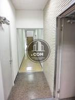１階の屋内階段に続く廊下です
