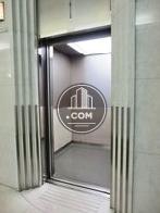 ゆったりとした広いエレベーター空間