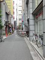 側面側の通りは人通りが少なめです