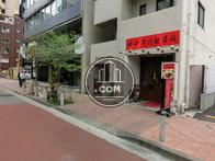 前面の歩道です