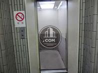 エレベーター内です