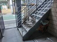 正面玄関脇の外階段