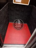 エレベーター内部