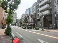 交通量の多い早稲田通り