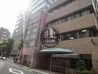 中小規模のビルが立ち並びます