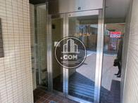 正面玄関ドアです