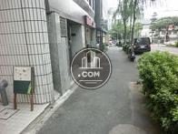正面入口から見た周辺です