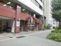 前面の道路は広く確保されています