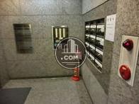 エレベーター前にポスト・案内板があります