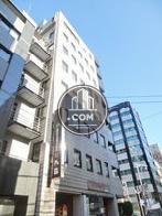 整然と配列されたガラス窓