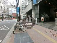 前面道路、歩道も綺麗に整っています