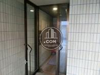 玄関ドアになります