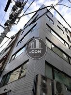 正面玄関前の外観