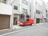 目の前の通りは通行量は少ないです