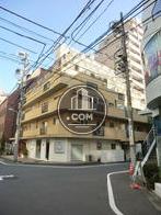 角地に建つビルです