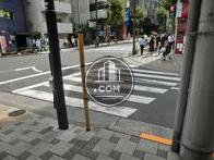 駅前交差点です