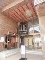 重厚な造りの玄関口