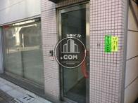 コンパクトな入口です