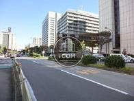 桜田通り沿いにあります