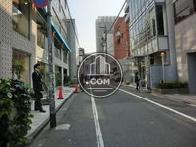 大通りから入った立地ですが、アパレル系の店舗が多いです