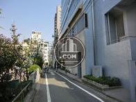 公園側の脇道です