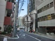 正面玄関前よりＪＲ線路方面