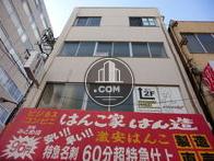 正面見上げた視点