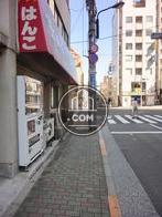 側面側は多少静かな通りです
