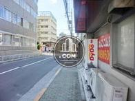 側面側も歩道が確保されています