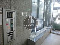 機械警備の操作盤と館名表示板