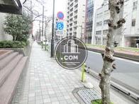 街路樹のある通り