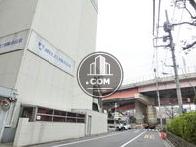 背面通りから首都高速を見た所