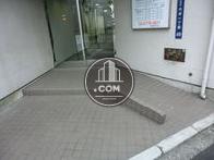 入口には一部スロープ状になってます。