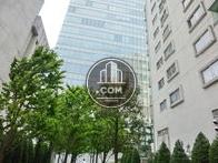 裏手は青山ライズスクエアの公共エリアとなっています