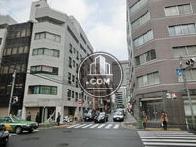 周辺道路は交通量が多いです