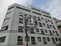 白壁が綺麗な建物です