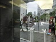 手動の観音開きのタイプです