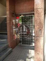 鏡枠が煌びやかな正面入り口