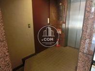 きれいなエントランスになっています