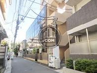 交通量の少ない前面通り